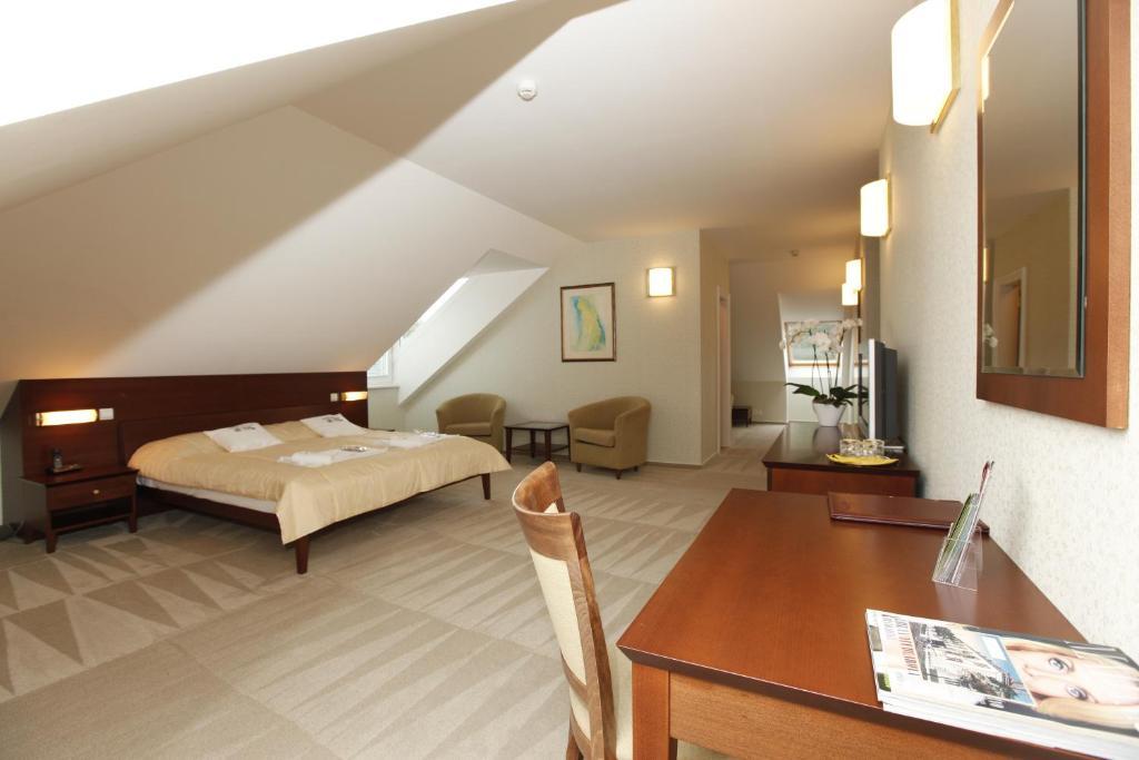 Hotel Sandor Pavillon Piest'any Kamer foto